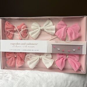 NEW Cupcakes and Cashmere 6ft Valentine’s Day pink white bows garland